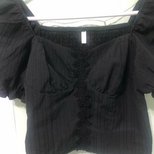 Black top smock at back with puff sleeves
